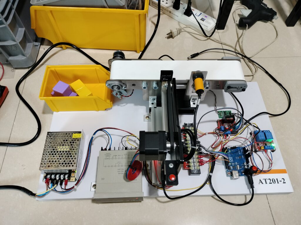 เครื่องตรวจสอบน้ำหนักบนสายพาน ใช้เพื่อตรวจสอบน้ำหนักของผลิตภัณฑ์ชิ้นเดียวที่มีลักษณะใกล้เคียงกัน